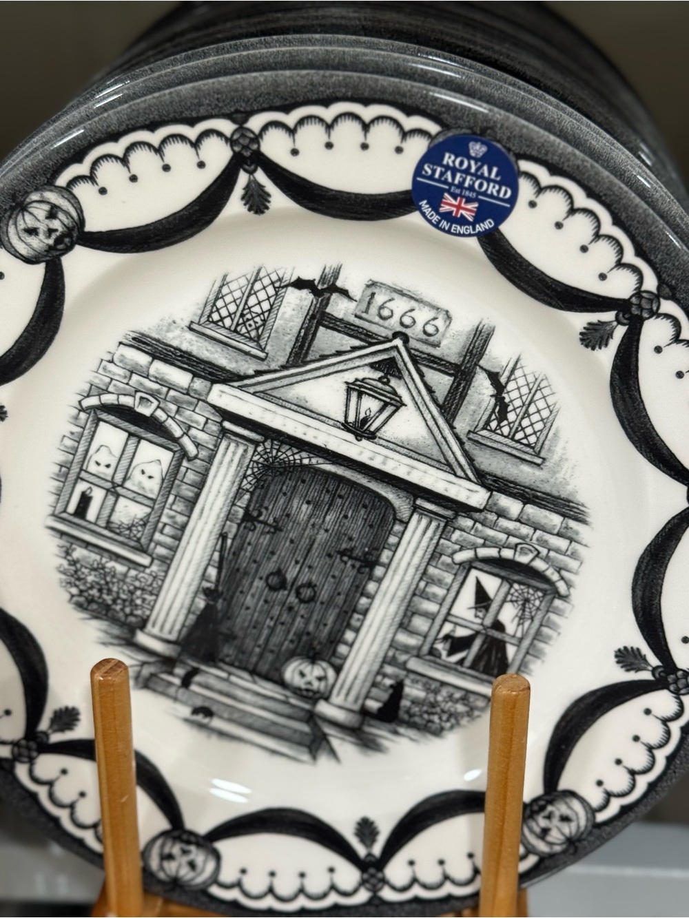 Stafford Black & White Illustrated Ceramic Dinner Plates set 4